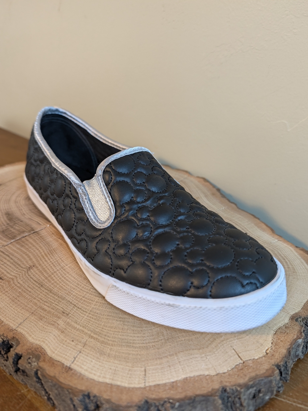 Women's Disney Mickey Mouse Quilted Slip-On Sneakers in Black Sz 10